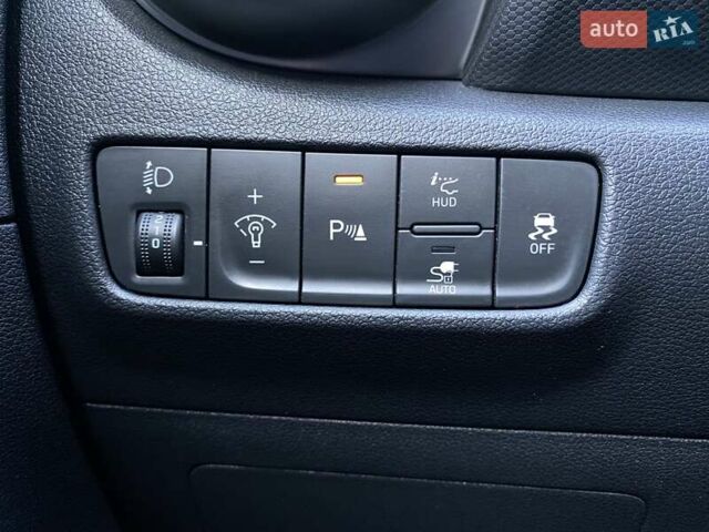 Красный Хендай Kona Electric, объемом двигателя 0 л и пробегом 113 тыс. км за 19950 $, фото 37 на Automoto.ua