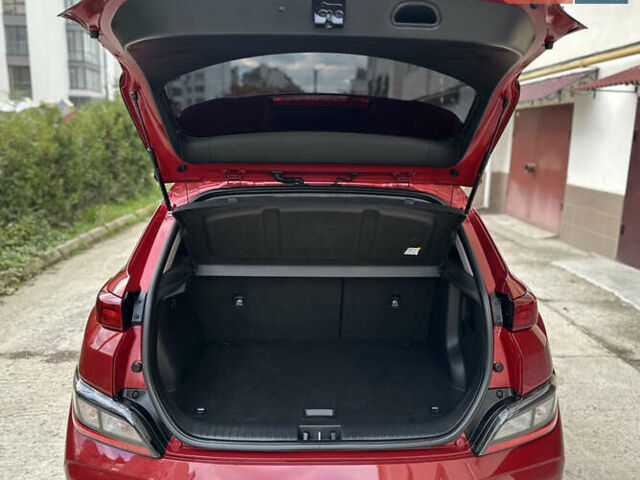 Красный Хендай Kona Electric, объемом двигателя 0 л и пробегом 84 тыс. км за 16950 $, фото 43 на Automoto.ua