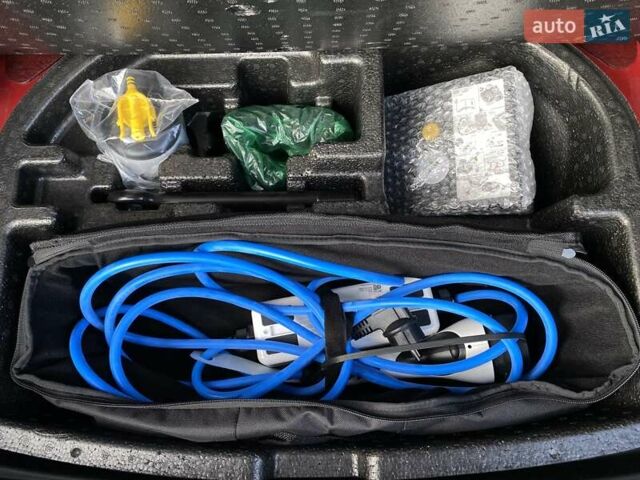 Красный Хендай Kona Electric, объемом двигателя 0 л и пробегом 117 тыс. км за 19200 $, фото 71 на Automoto.ua