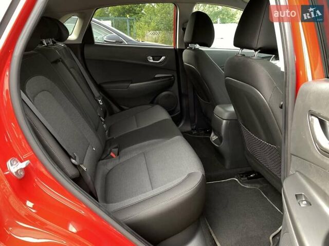 Красный Хендай Kona Electric, объемом двигателя 0 л и пробегом 117 тыс. км за 19200 $, фото 74 на Automoto.ua