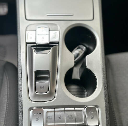 Красный Хендай Kona Electric, объемом двигателя 0 л и пробегом 84 тыс. км за 16950 $, фото 37 на Automoto.ua