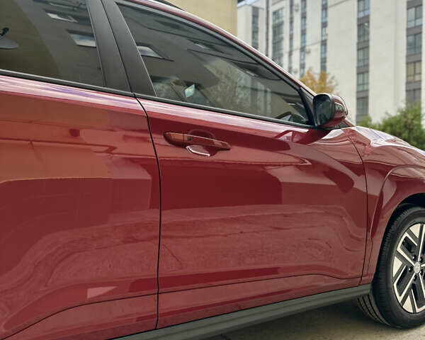 Красный Хендай Kona Electric, объемом двигателя 0 л и пробегом 84 тыс. км за 16950 $, фото 75 на Automoto.ua