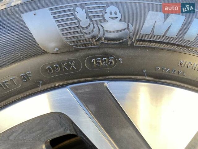 Красный Хендай Kona Electric, объемом двигателя 0 л и пробегом 113 тыс. км за 19950 $, фото 25 на Automoto.ua