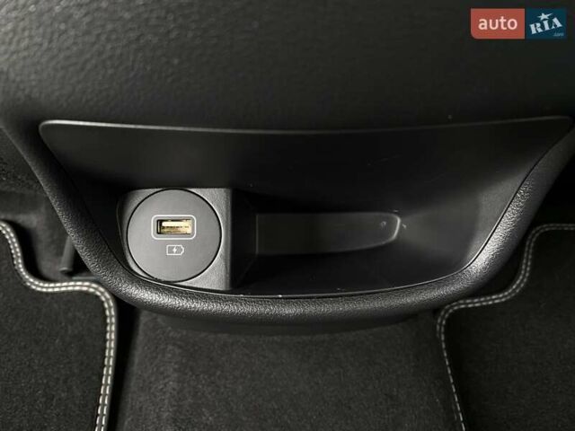 Червоний Хендай Kona Electric, об'ємом двигуна 0 л та пробігом 111 тис. км за 20700 $, фото 70 на Automoto.ua