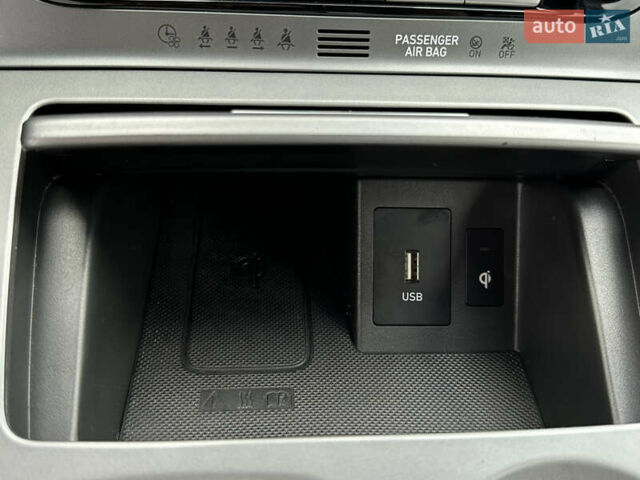 Красный Хендай Kona Electric, объемом двигателя 0 л и пробегом 86 тыс. км за 20600 $, фото 3 на Automoto.ua