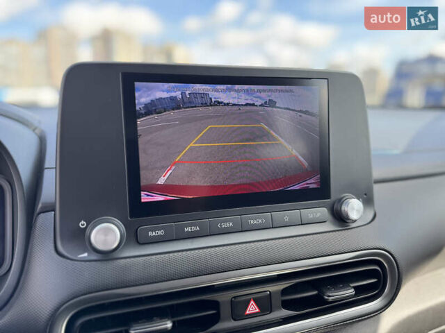 Красный Хендай Kona Electric, объемом двигателя 0 л и пробегом 53 тыс. км за 16900 $, фото 3 на Automoto.ua