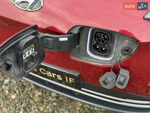Красный Хендай Kona Electric, объемом двигателя 0 л и пробегом 51 тыс. км за 17999 $, фото 37 на Automoto.ua