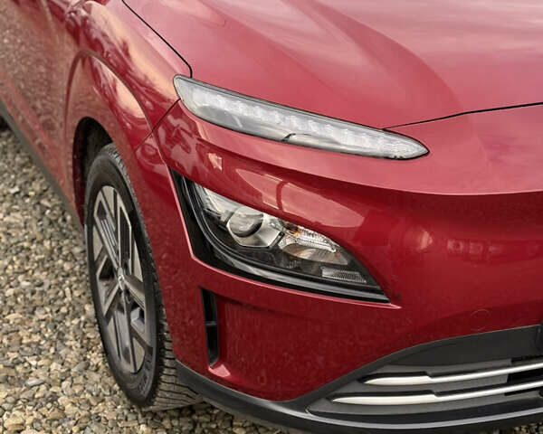 Красный Хендай Kona Electric, объемом двигателя 0 л и пробегом 51 тыс. км за 17999 $, фото 40 на Automoto.ua