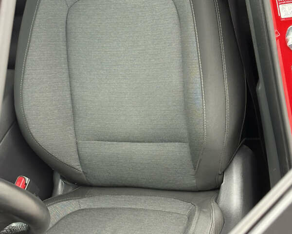 Красный Хендай Kona Electric, объемом двигателя 0 л и пробегом 89 тыс. км за 19799 $, фото 43 на Automoto.ua