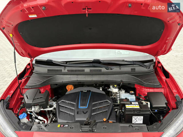 Красный Хендай Kona Electric, объемом двигателя 0 л и пробегом 89 тыс. км за 19799 $, фото 76 на Automoto.ua
