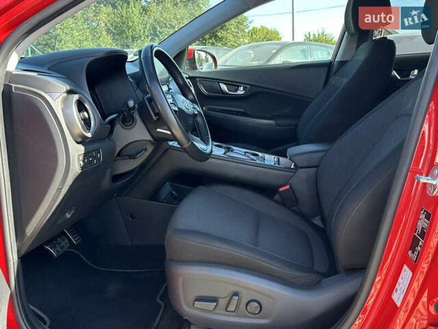 Красный Хендай Kona Electric, объемом двигателя 0 л и пробегом 86 тыс. км за 20600 $, фото 1 на Automoto.ua