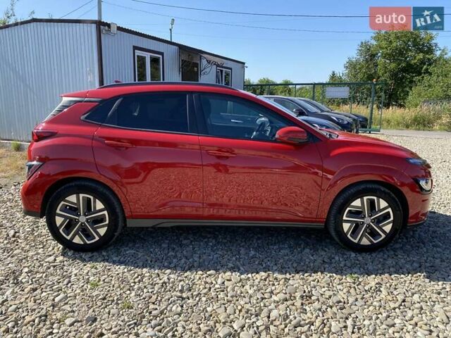 Красный Хендай Kona Electric, объемом двигателя 0 л и пробегом 113 тыс. км за 19950 $, фото 16 на Automoto.ua