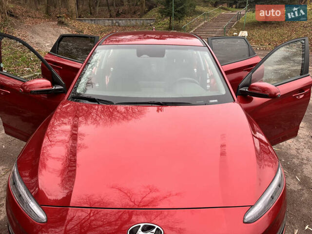 Красный Хендай Kona Electric, объемом двигателя 0 л и пробегом 87 тыс. км за 18500 $, фото 9 на Automoto.ua