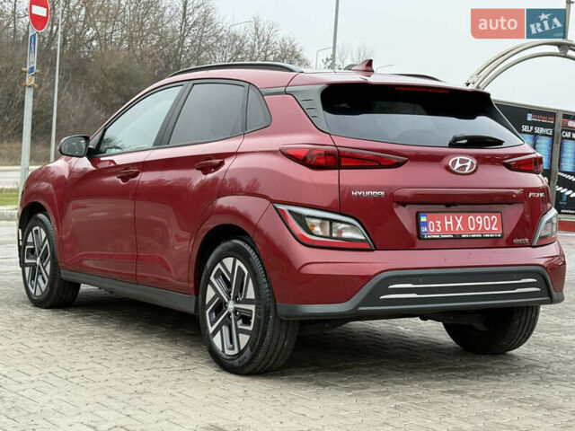 Красный Хендай Kona Electric, объемом двигателя 0 л и пробегом 17 тыс. км за 16999 $, фото 1 на Automoto.ua