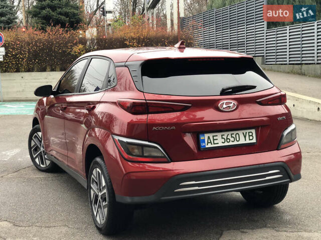 Красный Хендай Kona Electric, объемом двигателя 0 л и пробегом 104 тыс. км за 18200 $, фото 10 на Automoto.ua