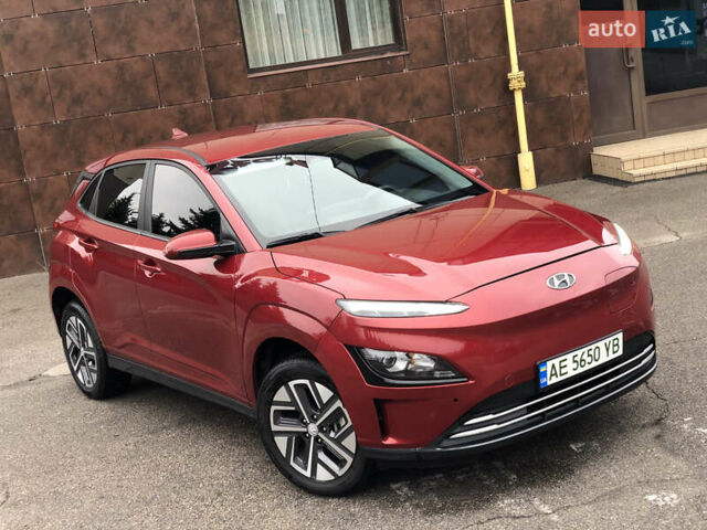 Красный Хендай Kona Electric, объемом двигателя 0 л и пробегом 104 тыс. км за 18200 $, фото 1 на Automoto.ua