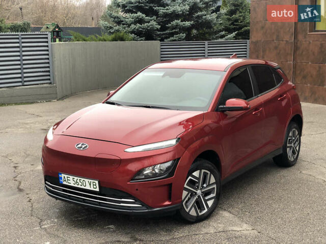 Красный Хендай Kona Electric, объемом двигателя 0 л и пробегом 104 тыс. км за 18200 $, фото 18 на Automoto.ua