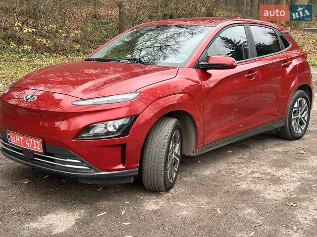Красный Хендай Kona Electric, объемом двигателя 0 л и пробегом 87 тыс. км за 18500 $, фото 24 на Automoto.ua