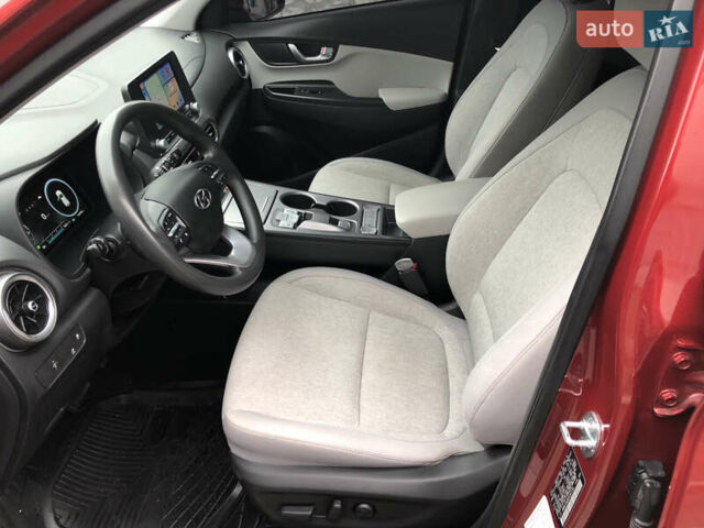 Красный Хендай Kona Electric, объемом двигателя 0 л и пробегом 104 тыс. км за 18200 $, фото 26 на Automoto.ua