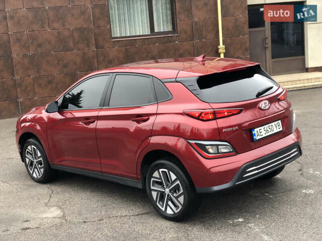 Красный Хендай Kona Electric, объемом двигателя 0 л и пробегом 104 тыс. км за 18200 $, фото 19 на Automoto.ua