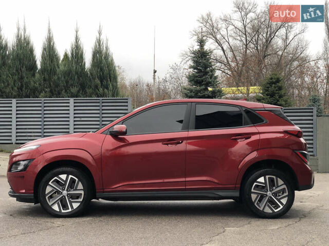 Красный Хендай Kona Electric, объемом двигателя 0 л и пробегом 104 тыс. км за 18200 $, фото 13 на Automoto.ua
