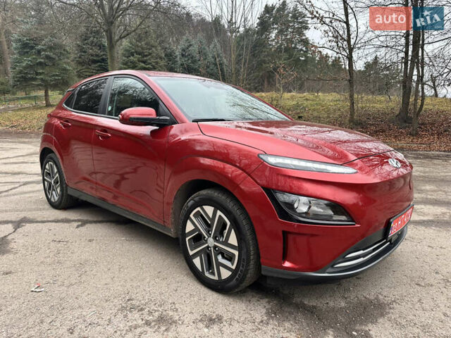 Красный Хендай Kona Electric, объемом двигателя 0 л и пробегом 87 тыс. км за 18500 $, фото 2 на Automoto.ua