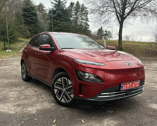 Красный Хендай Kona Electric, объемом двигателя 0 л и пробегом 87 тыс. км за 18500 $, фото 44 на Automoto.ua