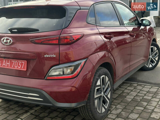 Красный Хендай Kona Electric, объемом двигателя 0 л и пробегом 100 тыс. км за 17200 $, фото 24 на Automoto.ua