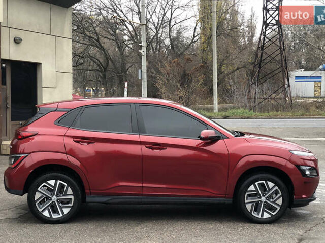 Красный Хендай Kona Electric, объемом двигателя 0 л и пробегом 104 тыс. км за 18200 $, фото 5 на Automoto.ua