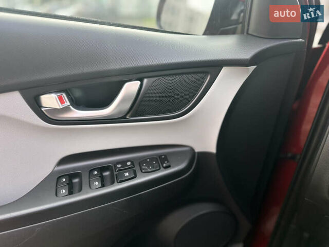 Красный Хендай Kona Electric, объемом двигателя 0 л и пробегом 100 тыс. км за 17200 $, фото 34 на Automoto.ua