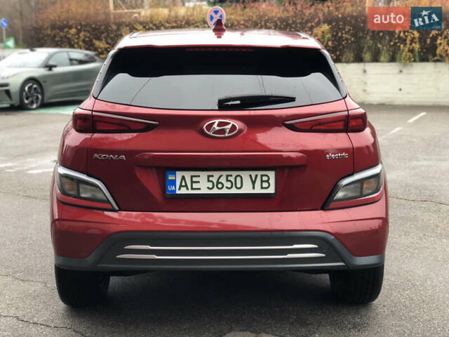 Красный Хендай Kona Electric, объемом двигателя 0 л и пробегом 104 тыс. км за 18200 $, фото 9 на Automoto.ua