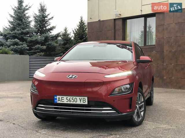 Красный Хендай Kona Electric, объемом двигателя 0 л и пробегом 104 тыс. км за 18200 $, фото 15 на Automoto.ua