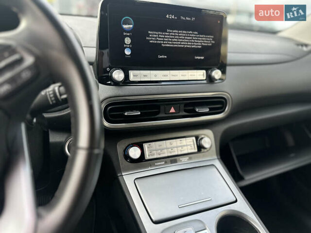 Красный Хендай Kona Electric, объемом двигателя 0 л и пробегом 100 тыс. км за 17200 $, фото 30 на Automoto.ua