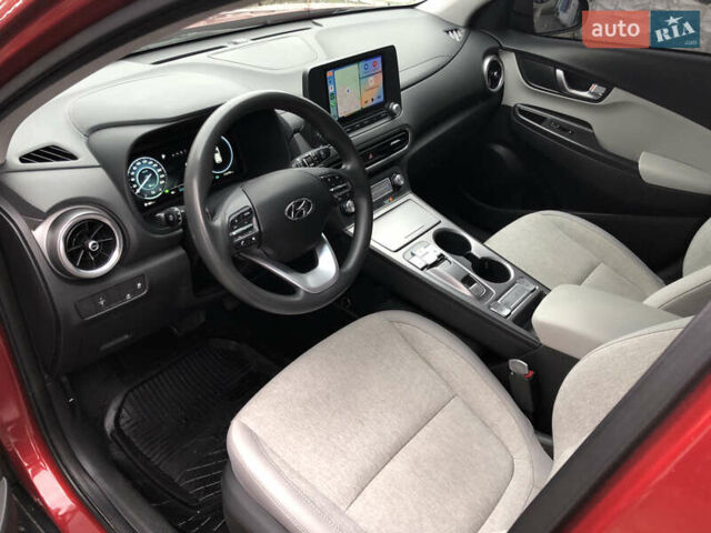 Красный Хендай Kona Electric, объемом двигателя 0 л и пробегом 104 тыс. км за 18200 $, фото 27 на Automoto.ua