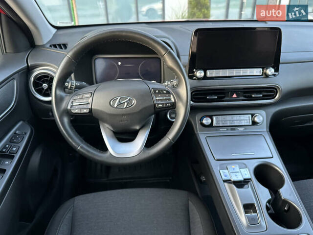Красный Хендай Kona Electric, объемом двигателя 0 л и пробегом 41 тыс. км за 20000 $, фото 13 на Automoto.ua