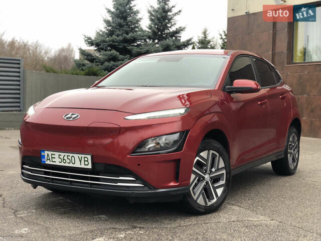 Красный Хендай Kona Electric, объемом двигателя 0 л и пробегом 104 тыс. км за 18200 $, фото 17 на Automoto.ua
