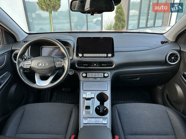 Красный Хендай Kona Electric, объемом двигателя 0 л и пробегом 41 тыс. км за 20000 $, фото 14 на Automoto.ua