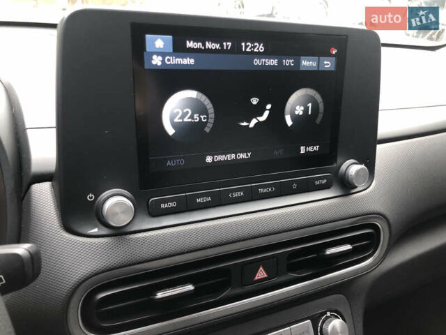 Красный Хендай Kona Electric, объемом двигателя 0 л и пробегом 104 тыс. км за 18200 $, фото 37 на Automoto.ua