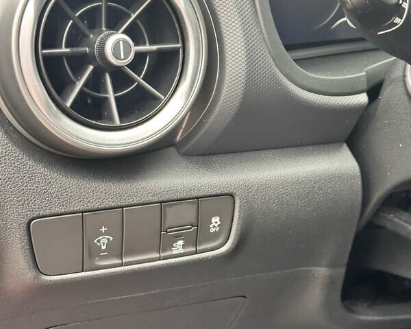 Красный Хендай Kona Electric, объемом двигателя 0 л и пробегом 87 тыс. км за 18500 $, фото 27 на Automoto.ua