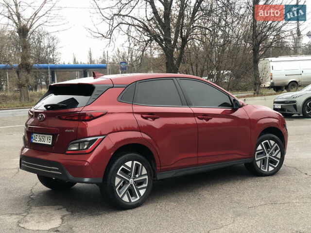 Красный Хендай Kona Electric, объемом двигателя 0 л и пробегом 104 тыс. км за 18200 $, фото 7 на Automoto.ua