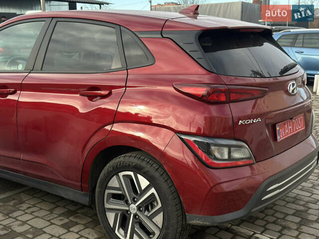 Красный Хендай Kona Electric, объемом двигателя 0 л и пробегом 100 тыс. км за 17200 $, фото 19 на Automoto.ua