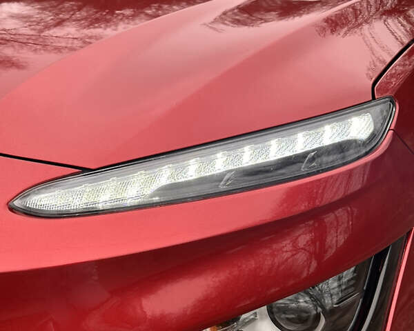 Красный Хендай Kona Electric, объемом двигателя 0 л и пробегом 87 тыс. км за 18500 $, фото 4 на Automoto.ua