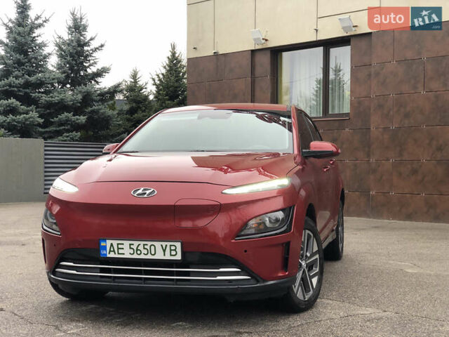 Красный Хендай Kona Electric, объемом двигателя 0 л и пробегом 104 тыс. км за 18200 $, фото 16 на Automoto.ua