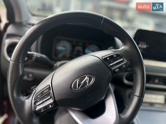 Красный Хендай Kona Electric, объемом двигателя 0 л и пробегом 100 тыс. км за 17200 $, фото 8 на Automoto.ua