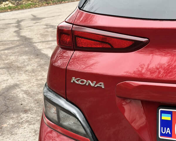 Красный Хендай Kona Electric, объемом двигателя 0 л и пробегом 87 тыс. км за 18500 $, фото 7 на Automoto.ua