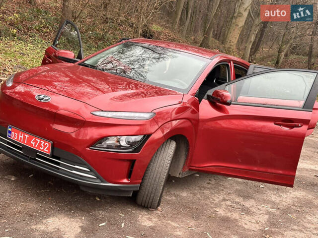 Красный Хендай Kona Electric, объемом двигателя 0 л и пробегом 87 тыс. км за 18500 $, фото 11 на Automoto.ua