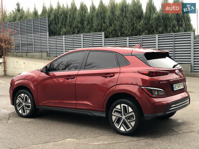 Красный Хендай Kona Electric, объемом двигателя 0 л и пробегом 104 тыс. км за 18200 $, фото 12 на Automoto.ua