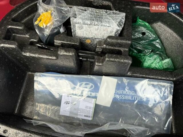 Красный Хендай Kona Electric, объемом двигателя 0 л и пробегом 17 тыс. км за 16999 $, фото 21 на Automoto.ua