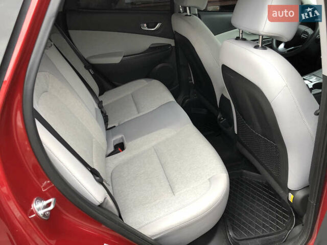 Красный Хендай Kona Electric, объемом двигателя 0 л и пробегом 104 тыс. км за 18200 $, фото 29 на Automoto.ua