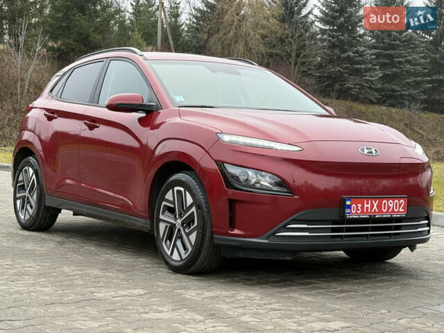 Красный Хендай Kona Electric, объемом двигателя 0 л и пробегом 17 тыс. км за 16999 $, фото 4 на Automoto.ua